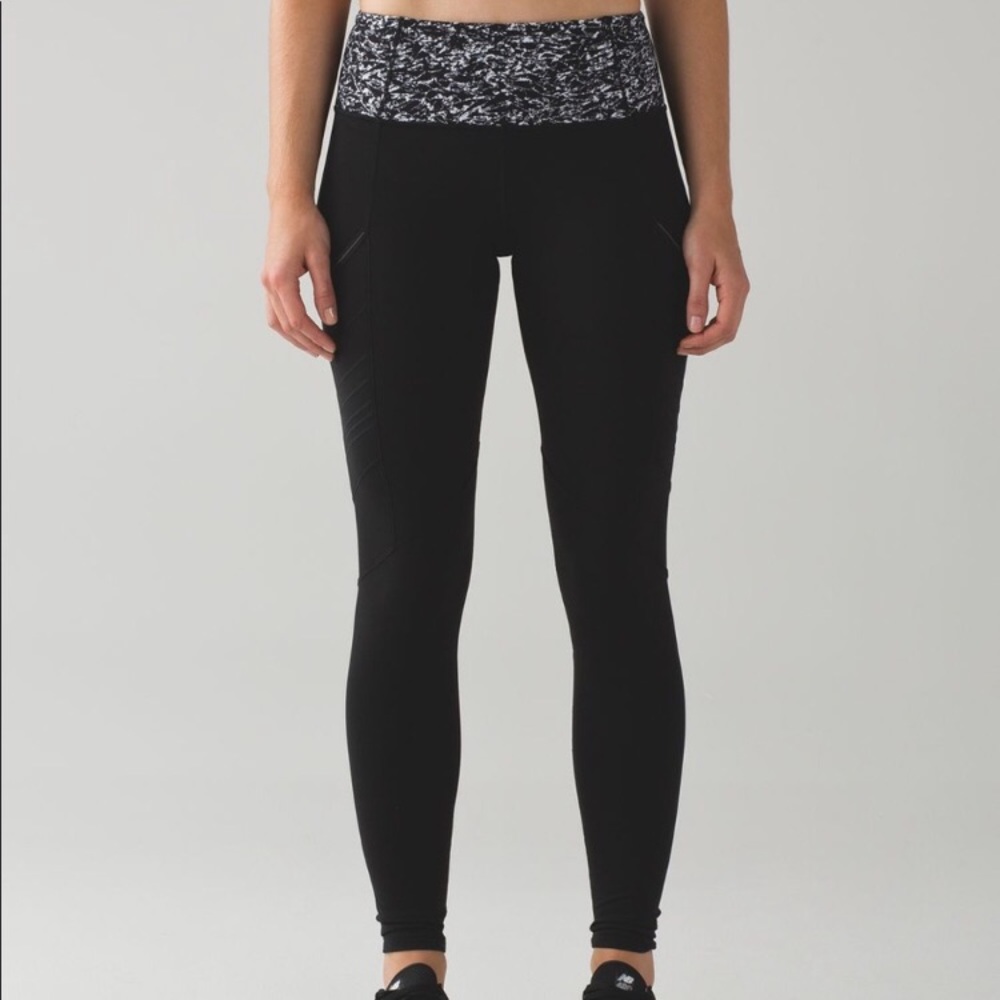 Lululemon Fresh Tracks Tight Black/Iced Wave White Reflective legging’s Sz 4